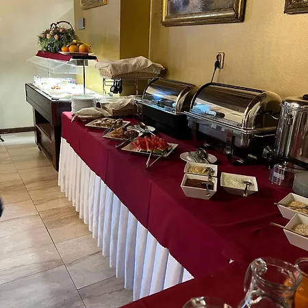 科拉科瓦尼城堡酒店 3*