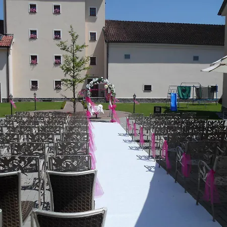 Chateau 3* Krakovany