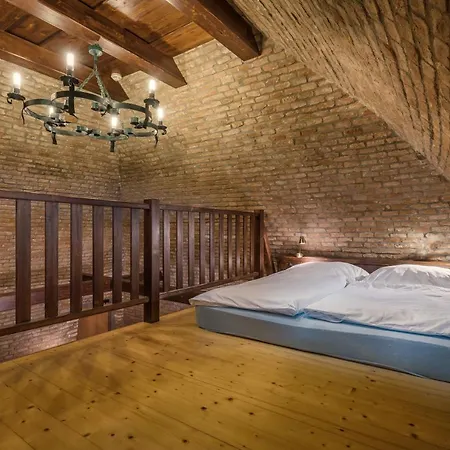 科拉科瓦尼城堡酒店 酒店