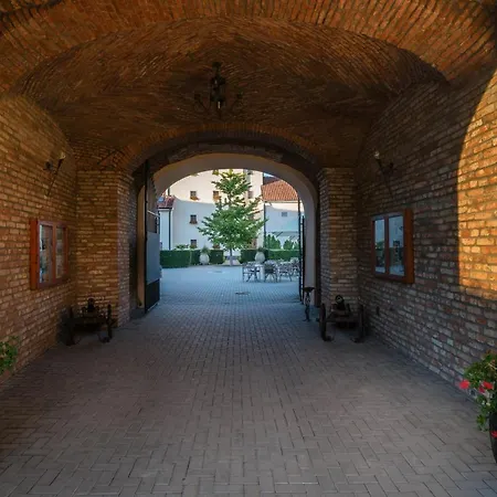 科拉科瓦尼城堡酒店 酒店